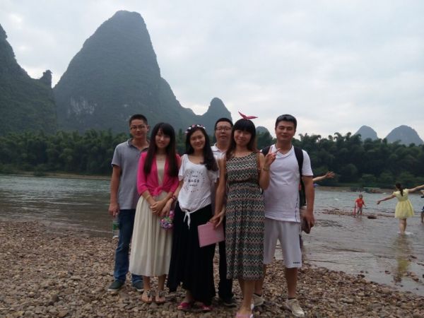 怎能沒(méi)有帥哥美女們的合照